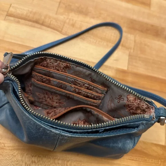 HOBO Cadence denim blue leather cross body / wristlet w/convertible straps - Picture 2 of 16